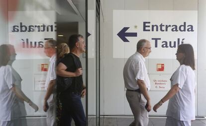 Entrada de l'hospital Parc Taulí de Sabadell