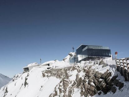 Vista exterior del museo Bond 007 Elements, en los Alpes austriacos.