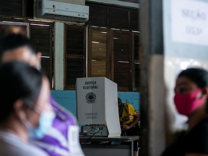 eleitores do Amapá votam no primeiro turno, dia 15 de novembro.