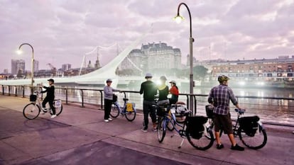 'Tour' ciclístico guiado da empresa Biking Buenos Aires, na capital argentina.