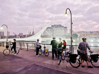 'Tour' ciclístico guiado da empresa Biking Buenos Aires, na capital argentina.