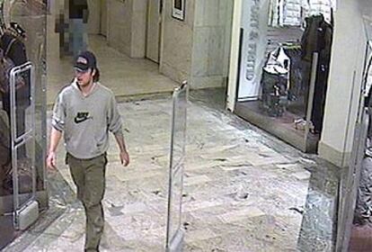 Imagen del sospechoso del asesinato de Lindh, difundida por la policía sueca el pasado domingo.
/ REUTERS