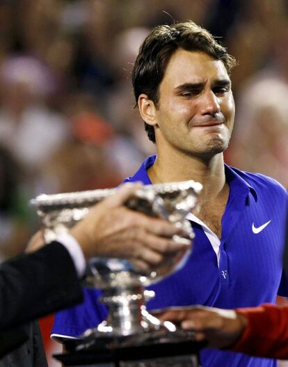 Federer llora tras caer en la final australiana.