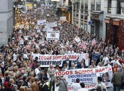 Cientos de personas llenaron el centro de Madrid para mostrar su indignación por el asesinato de Marta del Castillo.