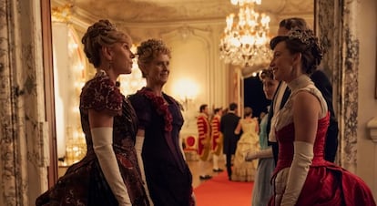 Christine Baranski, Cynthia Nixon y Carrie Coon, en 'La edad dorada'.