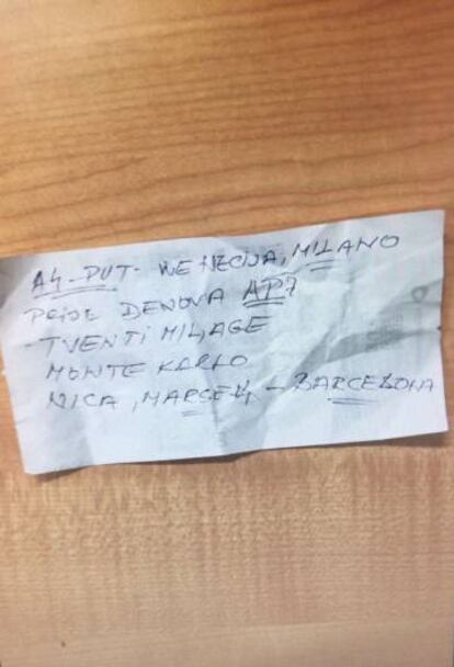 La nota manuscrita en el reverso de un ticket que desveló cuál era el destino del arsenal de guerra.