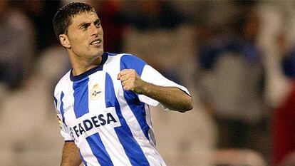 Diego Tristán celebra un gol en un partido entre el Deportivo de la Coruña y el Levante.