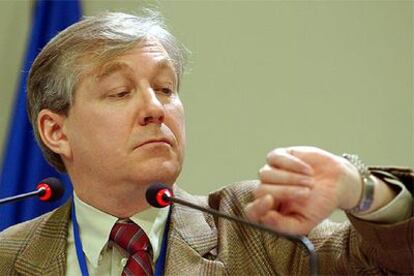 Jonathan Todd, durante la conferencia de prensa de ayer en Bruselas.