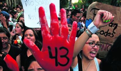 Manifestación de estudiantes en Ciudad de México contra los asesinatos de Iguala.