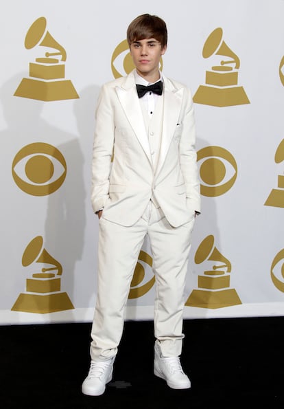 El esmoquin blanco que se puso en los Grammy de 2011 también era de los diseñadores italianos.