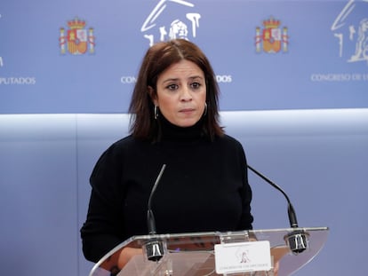 La portavoz del PSOE, Adriana Lastra, durante la rueda de prensa tras la reunión de la Junta de Portavoces del Congreso, este miércoles.