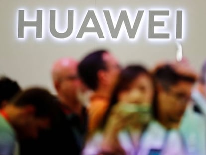 Logo da Huawei na feira de tecnologia de Berlim.