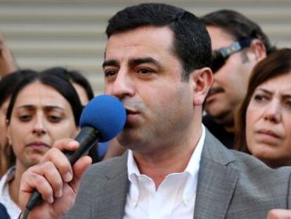 Junto a los líderes del HDP, otros nueve diputados de la formación han sido detenidos, según el Ministerio del Interior turco