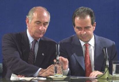 El ya ex ministro  José Luis Machinea (a la derecha), junto al presidente Fernando de la Rúa, el pasado enero.