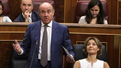 Luis de Guindos, ministro de Econom&iacute;a, esta semana en el Congreso.