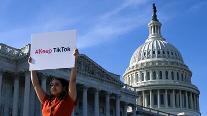 Giovanna Gonzalez ante el Capitolio contra la ley que amenaza con el cierre de Tik Tok en Estados Unidos