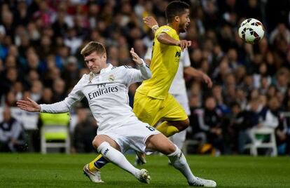 Kroos pugna ocn Giovani, el domingo en el Bernabéu. 