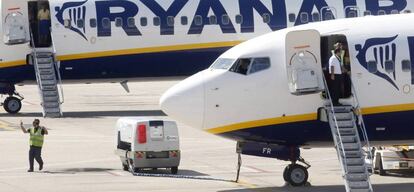 Aviones de Ryanair en el aeropuerto de Girona.