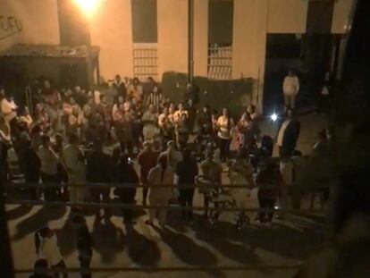 18/03/20. Captura de video del culto evangélico convocado en la calle en el barrio sevillano de Las Tres Mil Viviendas