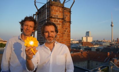 El ingeniero Frederik Ottesen y el artista danés Olafur Eliasson.