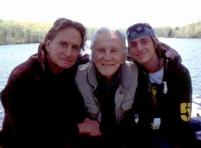 Cameron Douglas, en <i>Cosas de familia, </i>con su padre y su abuelo.