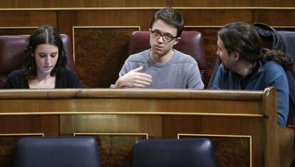 Irene Montero, &Iacute;&ntilde;igo Errej&oacute;n y Pablo Iglesias. 