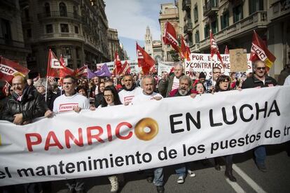 La manifestación a favor de los trabajadores de Panrico, este domingo en Barcelona.