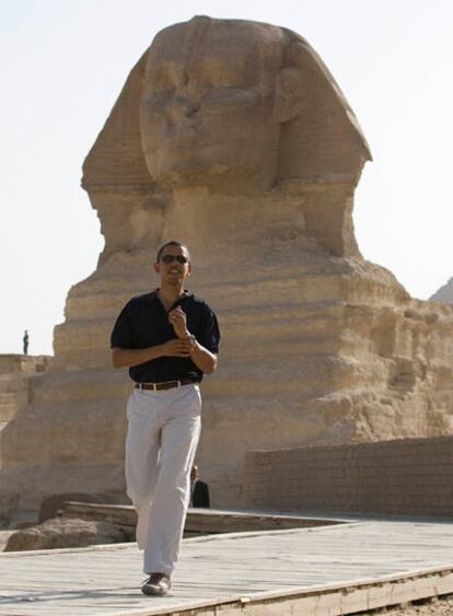 Barack Obama, durante su visita a las pirámides y Esfinge de Giza.