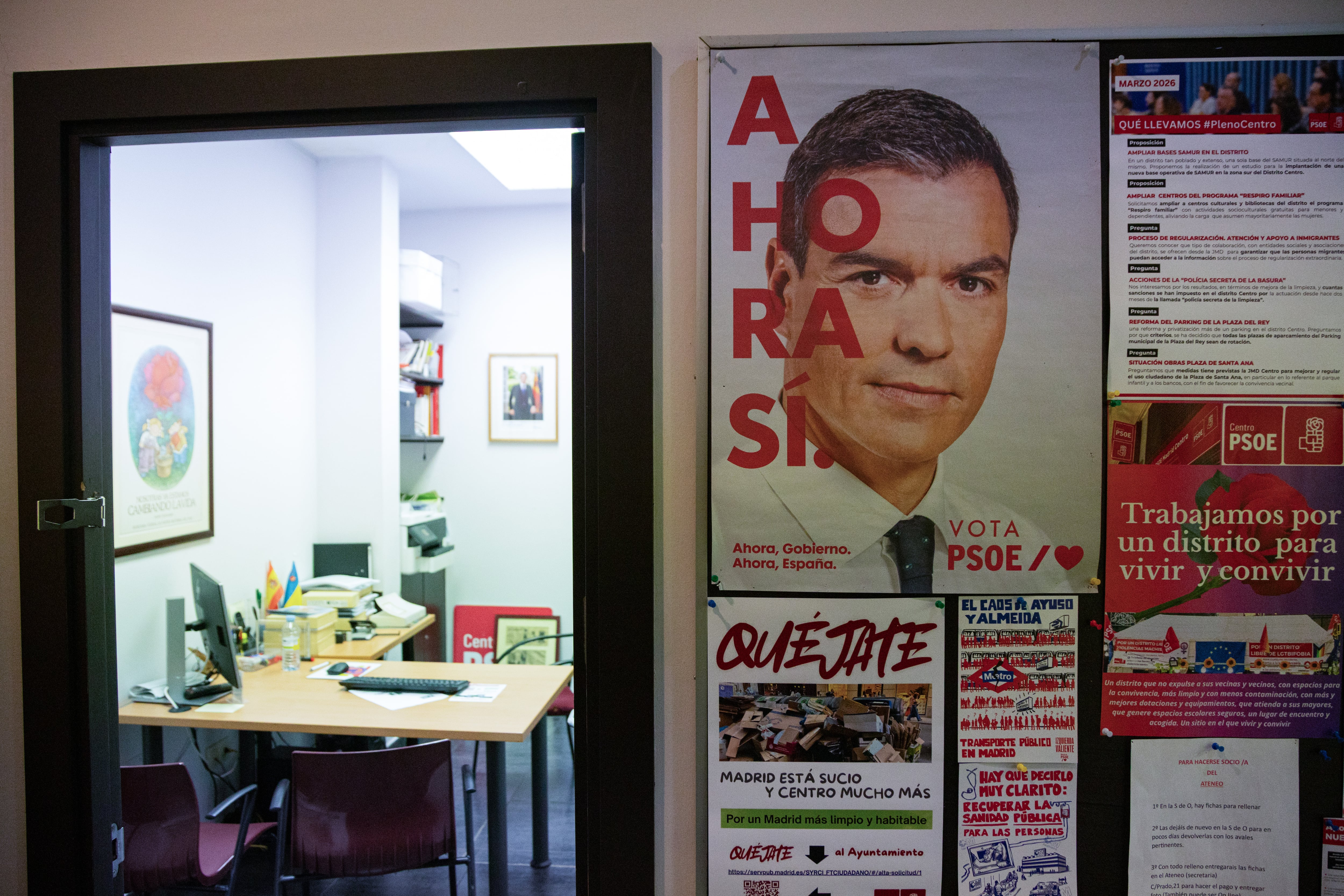 Interior de la sede del PSOE del distrito Madrid Centro.