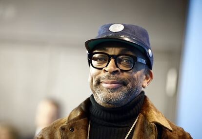 Spike Lee sonr&iacute;e durante la presentaci&oacute;n de &#039;Chi-Raq&#039;, ayer en Berl&iacute;n. 