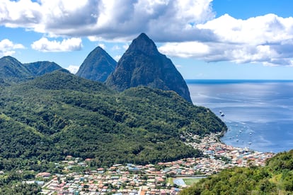 Los clebres montes Pitons, en la isla de Santa Luca.