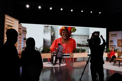 La cocinera colombiana Maura de Caldas (en la pantalla), durante su participación este miércoles en San Sebastián Gastronomika.