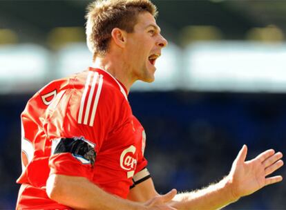Gerrard celebra el tercer tanto