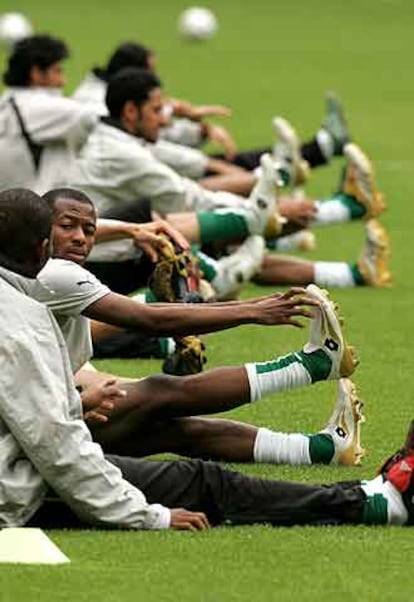 Los jugadores de Arabia Saudí, durante un entrenamiento.
