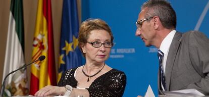 Carmen Martínez Aguayo y Miguel Ángel Vázquez, durante su comparecencia tras el Consejo de Gobierno.