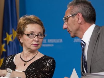 Carmen Martínez Aguayo y Miguel Ángel Vázquez, durante su comparecencia tras el Consejo de Gobierno.