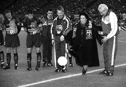 Partit contra la Droga. Montserrat Caballé amb el periodista Luis de l'Olmo i el jutge Baltasar Garzón, el 1999.