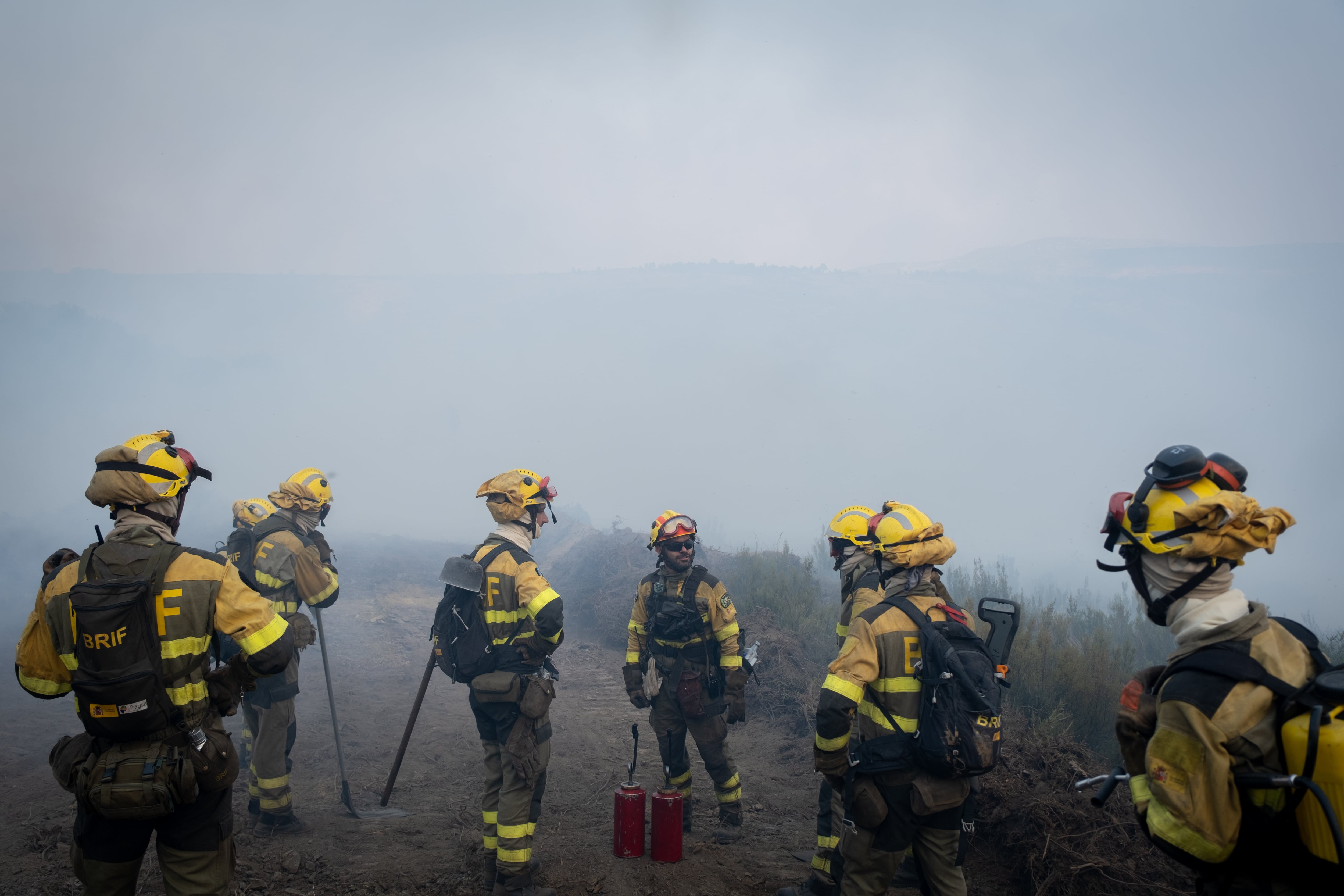 La brigada de Laza en plena labor de extinción de incendios.