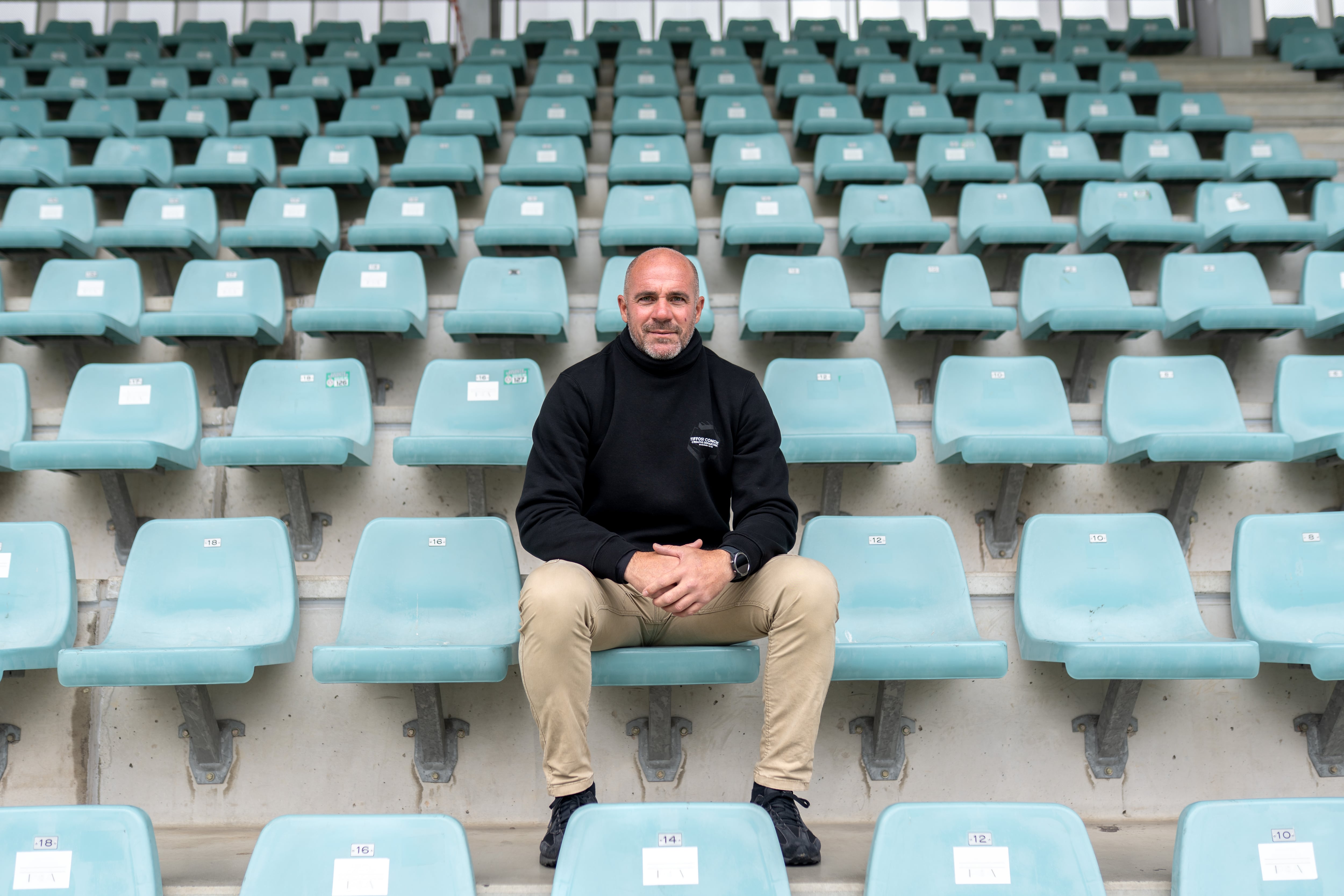 Walter Pandiani, en la grada de la Nueva Balastera, el estadio del Palencia CF.