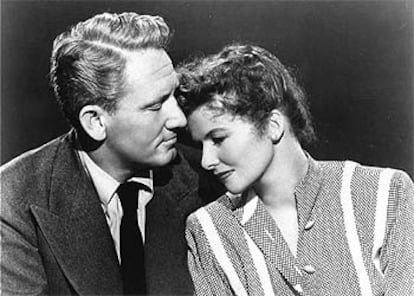 Spencer Tracy y Katharine Hepburn, en la película <i>Sin amor</i> (1945).