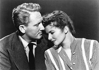 Spencer Tracy y Katharine Hepburn, en la película <i>Sin amor</i> (1945).