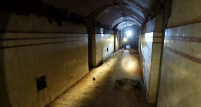 Interior del fort&iacute;n subterr&aacute;neo del mando republicano bajo el parque de El Capricho.