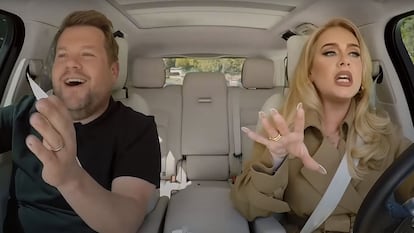 Adele y James Corden en el 'Carpool Karaoke', emitido el 24 de abril de 2023.