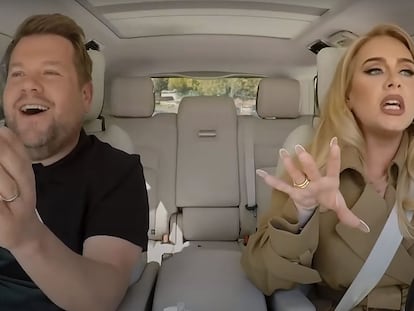 Adele y James Corden en el 'Carpool Karaoke', emitido el 24 de abril de 2023.