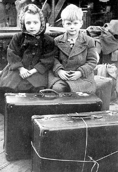 Niños repatriados llegados en el <i>Vicente Puchol</i>, Barcelona, 1939 (foto, Carlos Pérez de Rozas).