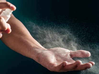 Artículo de EL PAÍS Escaparate que describe una serie de repelentes naturales para ahuyentar mosquitos.