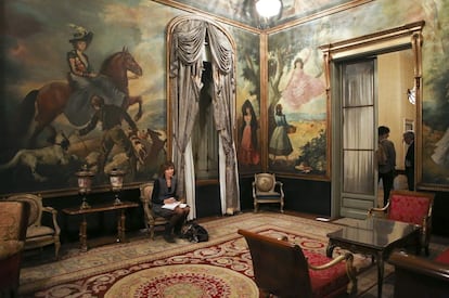 Interior de la vivienda de Julio Muñoz Ramonet, en octubre de 2013, el primer día que los medios de comunicación pudieron visitarla.