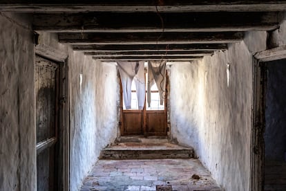 Interior de la vivienda en la que han vivido los últimos años Martín y Sinforosa.