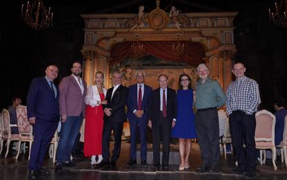 Joan Matabosch, Brian Jagde, Elīna Garanča, Nicola Luisotti, Ignacio García-Belenguer, Gregorio Marañón, Ermonela Jaho, Justin Way y Charles Edwards, en la presentación de la inauguración de la temporada en el Teatro Real.