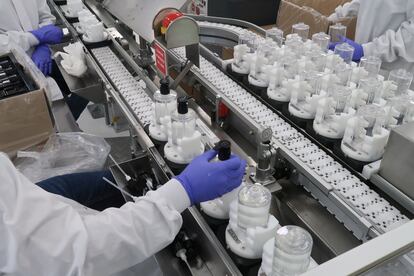 El grupo LVMH ha transformado su planta de perfumes de Christian Dior para producir gel hidroalcohólico para combatir el coronavirus